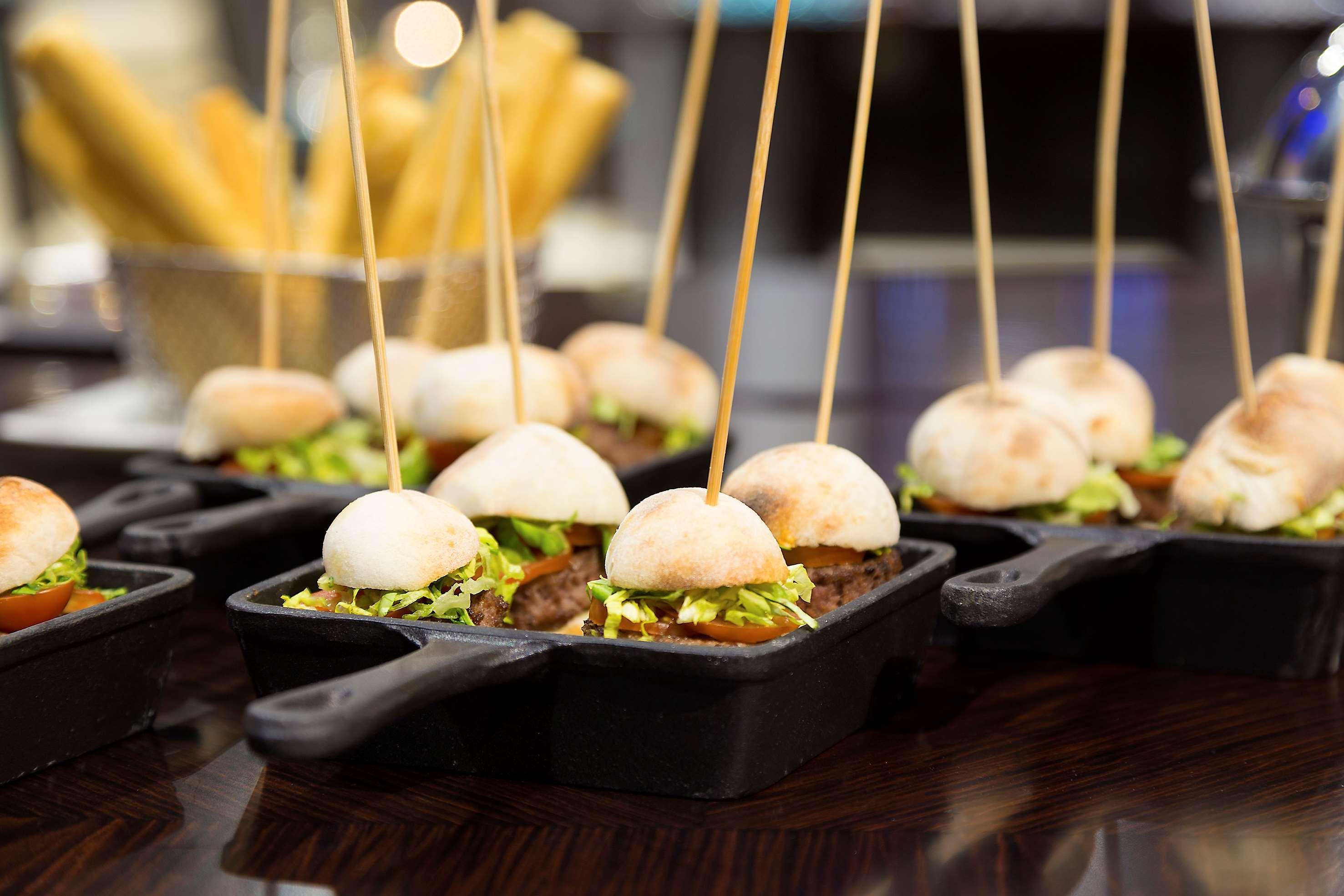 Meliá Genova Hotel Exterior foto A mini burger
