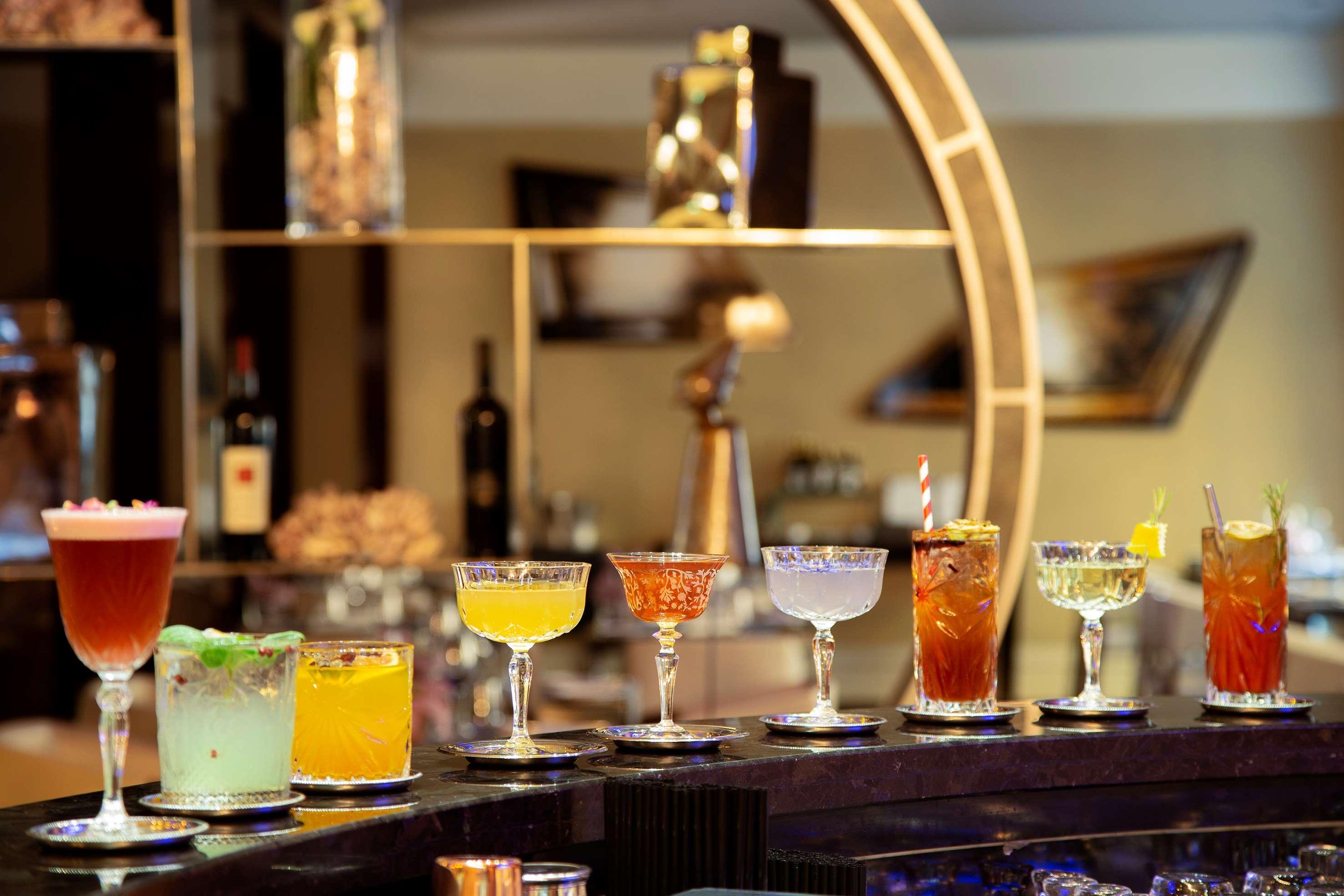 Meliá Genova Hotel Exterior foto A selection of cocktails