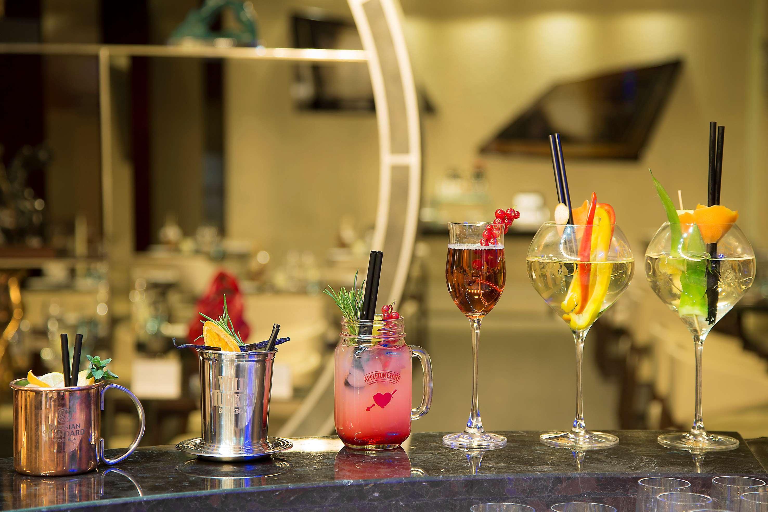 Meliá Genova Hotel Exterior foto Cocktails at the bar