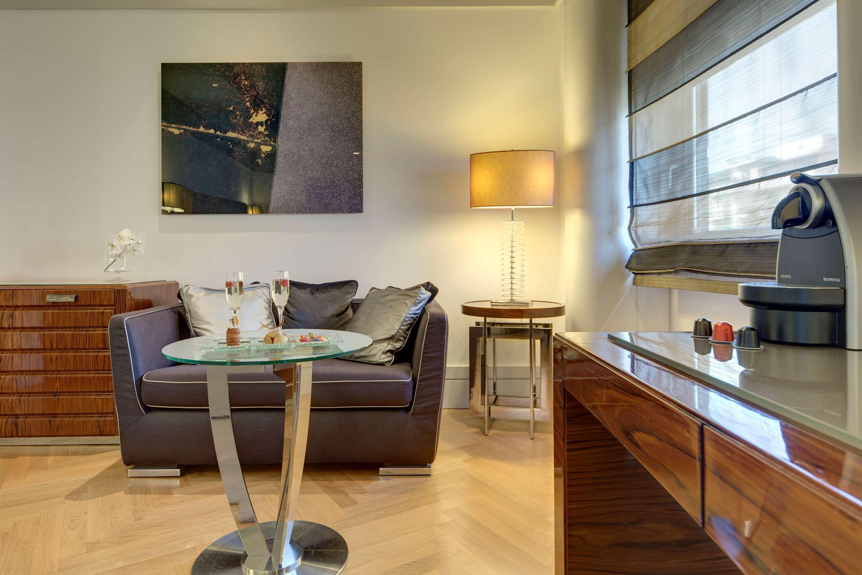 Meliá Genova Hotel Exterior foto A living room in a serviced apartment in London