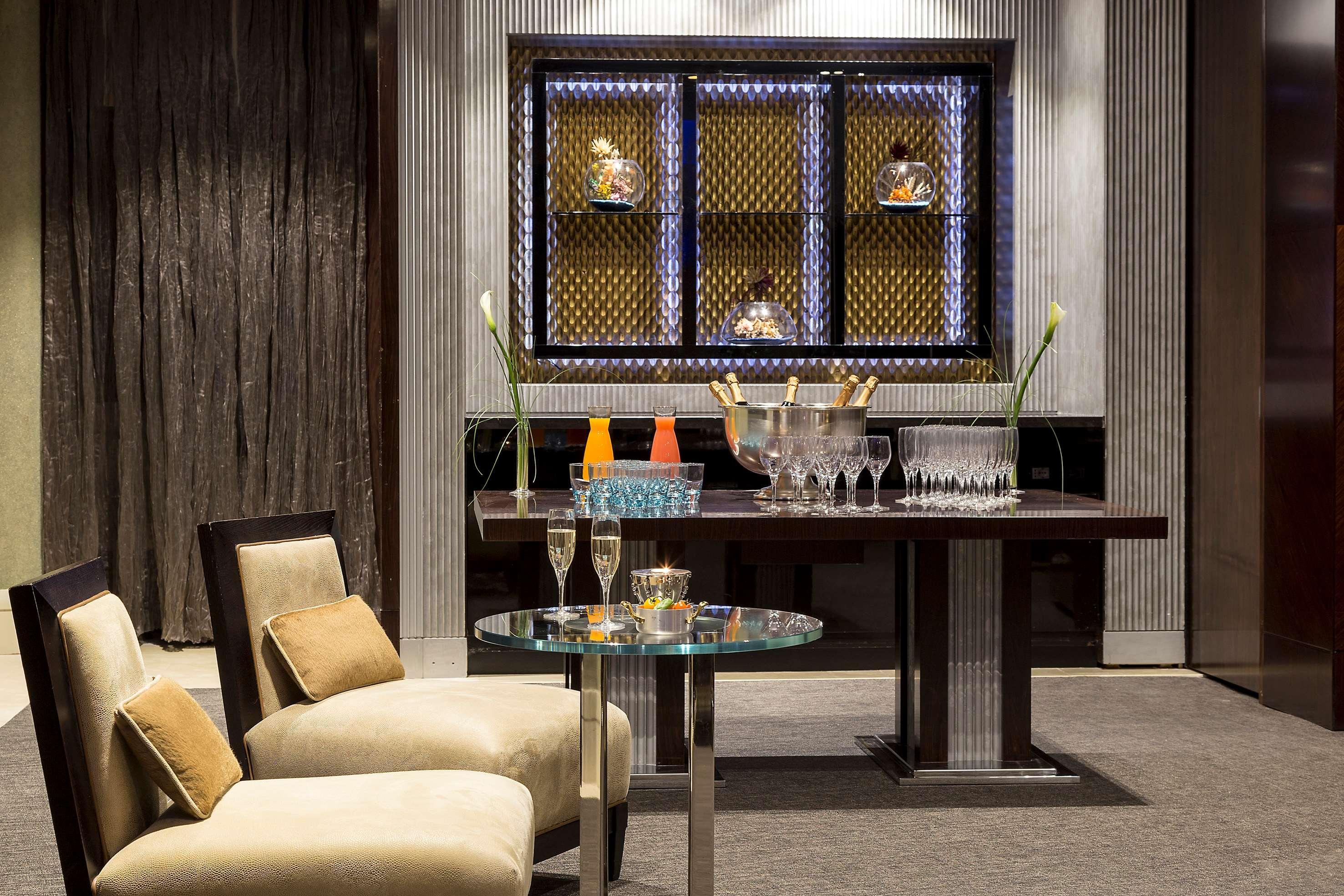 Meliá Genova Hotel Exterior foto The bar at the 101 Club